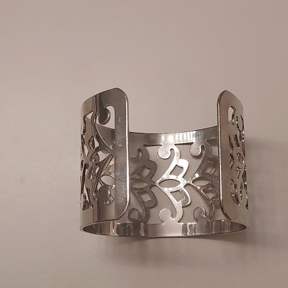 🇨🇦3 For $20🇨🇦Silver tone Cuff Bracelet - Picture 2 of 2